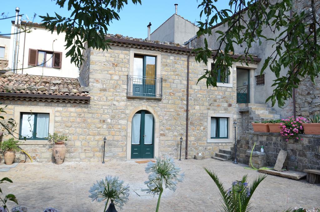 La Carretteria Guest House Mistretta Bagian luar foto