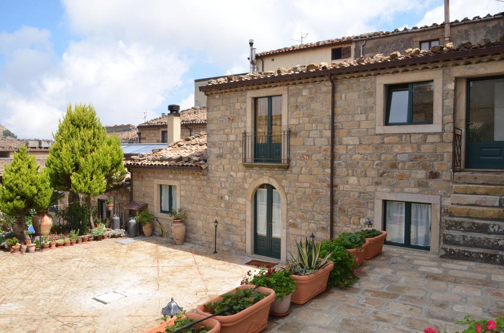 La Carretteria Guest House Mistretta Bagian luar foto