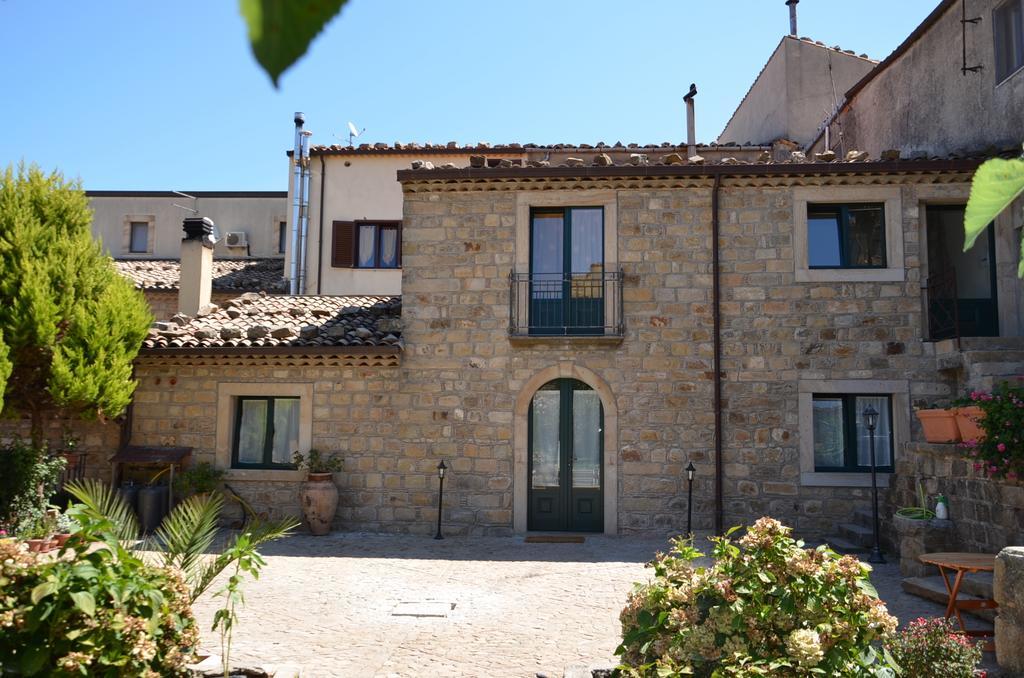 La Carretteria Guest House Mistretta Bagian luar foto